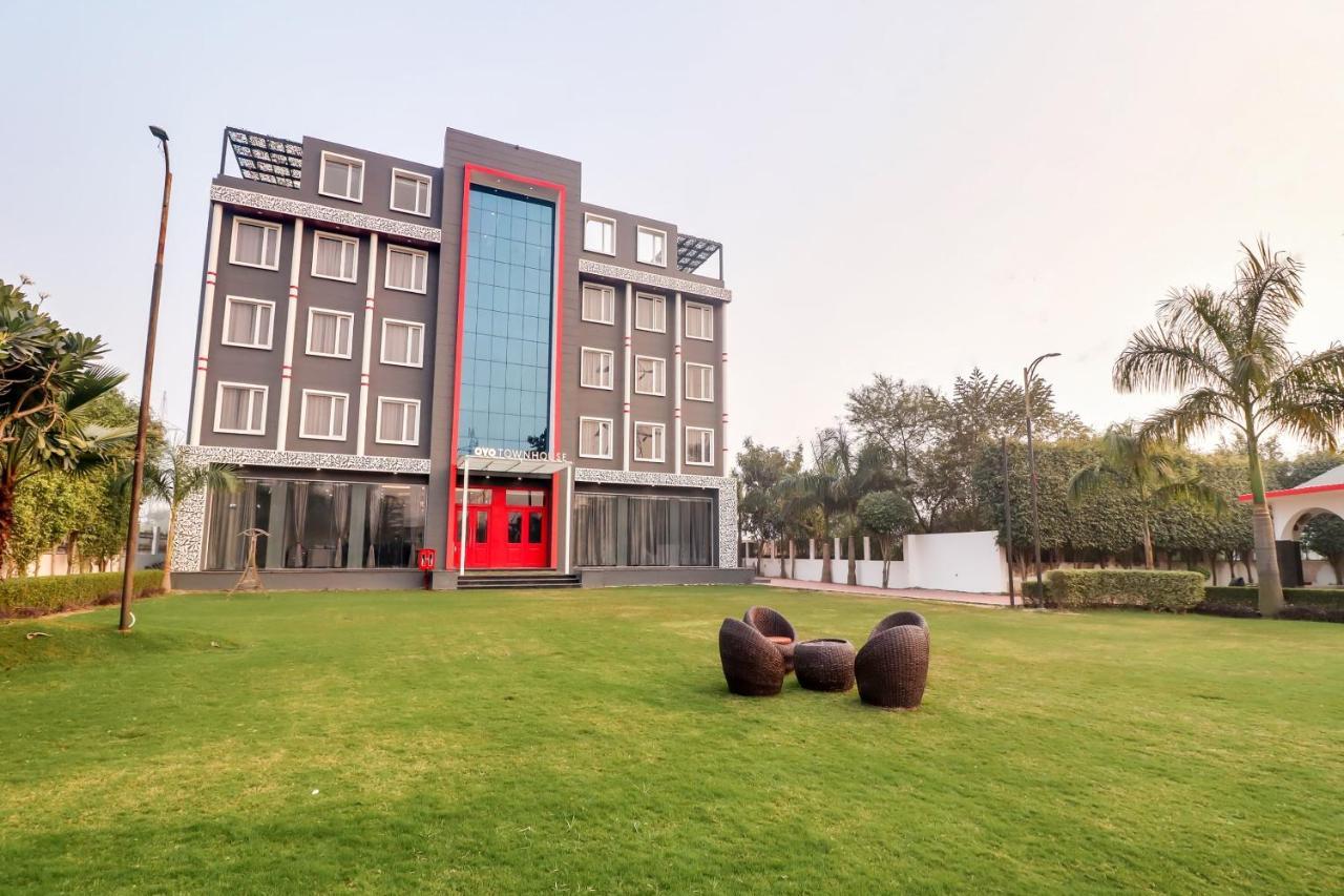 Hotel Super Townhouse Jashn Chinhat Exteriér fotografie